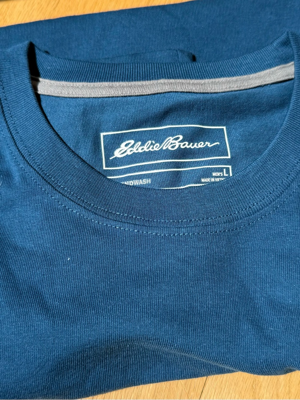 NWOT Eddie Bauer Legend Wash men’s large crew neck favorite tee shirt nice blue
